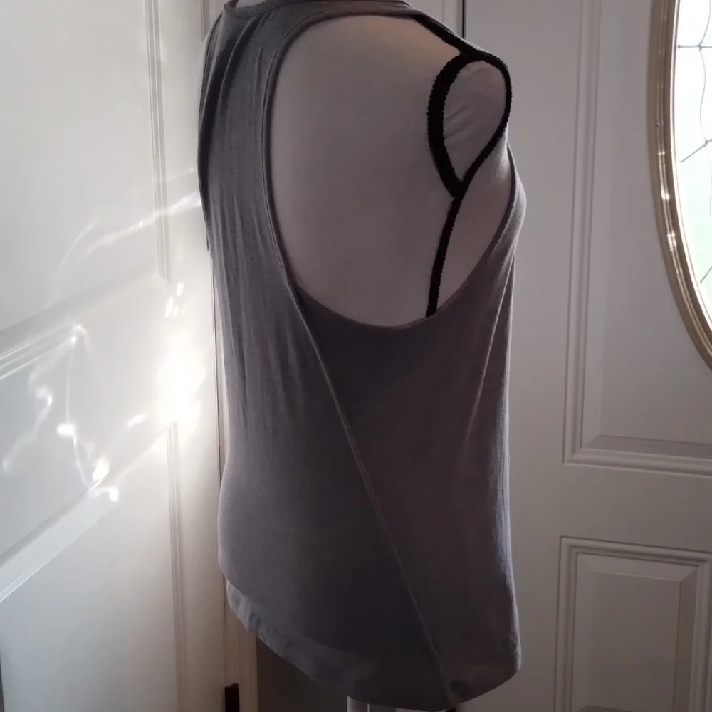 Under Armour Sleeveless Shirt - Picture 4 of 6